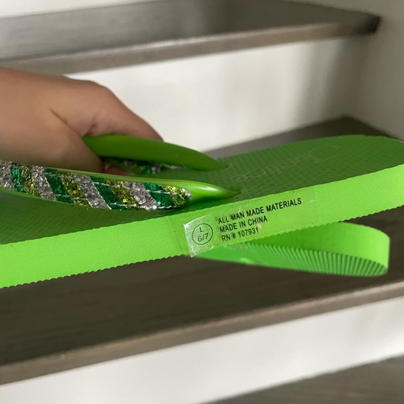 💚Flip Flops 💚 - Picture 2 of 5